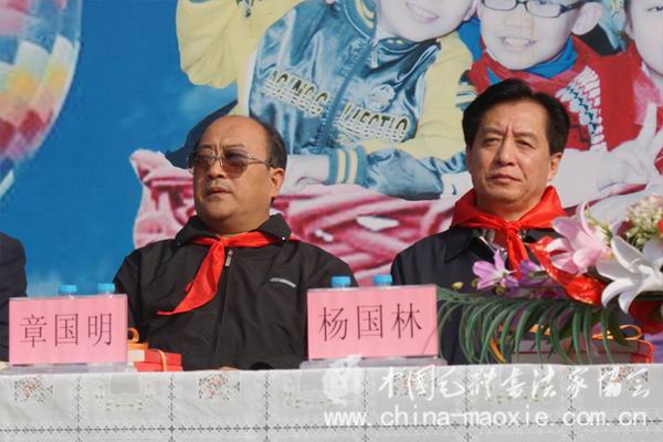 中国毛体书法家协会副会长章国明与副会长杨国林